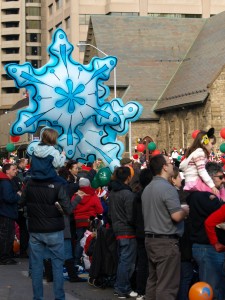 Toronto Santa Claus Parade 01 - Crowd and Inflatable