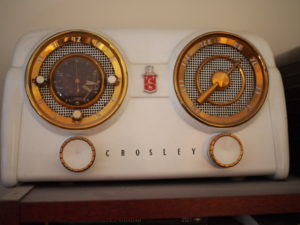 Crosley ''Dashboard'' Model D-25 Clock Radio (White, Bakelite) - Front