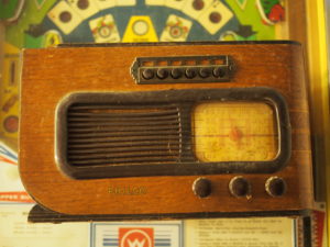 Philco Model 41-226 Art Deco Style (Brown, Wood) - Front