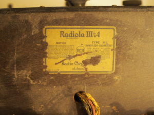 RCA Radiola III-A (Black, Wood) - Label